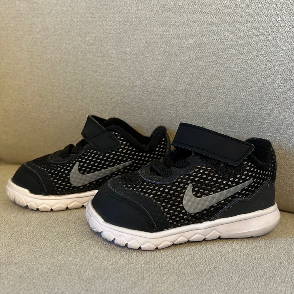 Nike baby/toddler shoe NEW 3C
